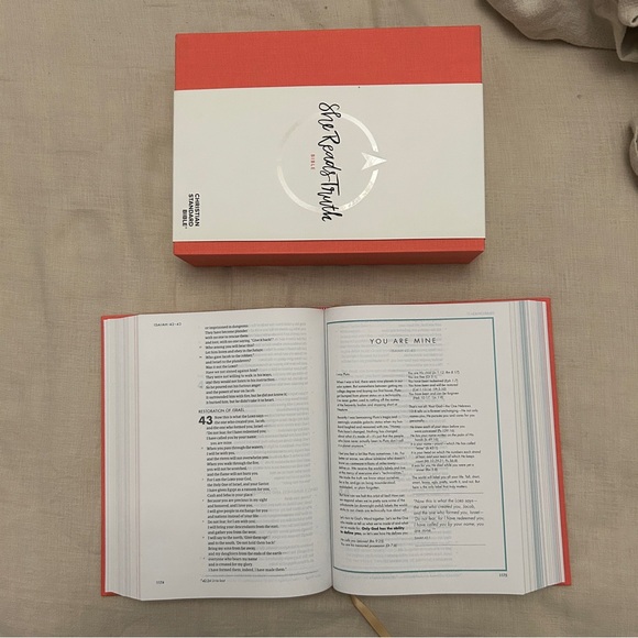 CSB She Reads Truth Bible, Poppy Linen, Black Letter, Full-Color Design - Picture 9 of 14